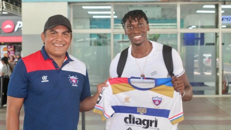 Firpo hizo la presentación oficial de sus extranjeros