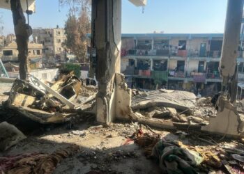 Fuerzas israelíes bombardean escuela en Gaza y causan 37 muertes y decenas de heridos