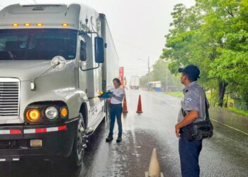 Aduanas desmiente cierre de operaciones en frontera La Hachadura