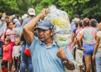 Gobierno entrega víveres a familias afectadas por las lluvias en seis departamentos de El Salvador