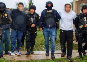 Desbaratan guarida de pandilleros salvadoreños en Guatemala y los capturan con droga, armas, dinero y celulares