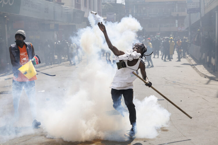 Heridos. Más de 30 personas reportaron lesiones en las manifestaciones.  Foto AFP.