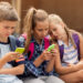 Formación de niños en uso responsable del celular debe hacerse sin dispositivos, según órgano asesor español