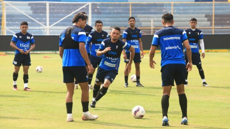 Bolillo Gómez anunció su primera lista con la Selecta