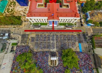 Salvadoreños abarrotaron la Plaza Gerardo Barrios