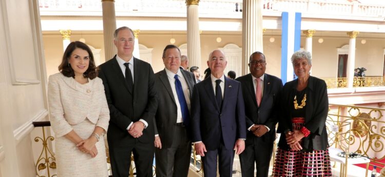 Estados Unidos envió una delegación de alto nivel para participar en el evento oficial.