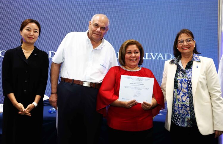 Los negocios
beneficiados
pertenecen a rubros
como turismo,
agroindustria,
industria textil, entre
otros. Foto Diario El Salvador.