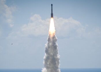 Boeing logra lanzamiento exitoso de su primera nave tripulada rumbo a la EEI
