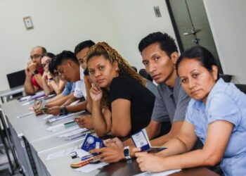 Cancillería capacita a 80 salvadoreños contratados temporalmente por empresas estadounidenses
