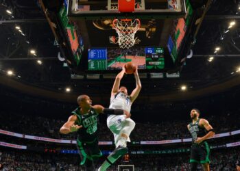 Los Celtics vencen a los Dallas y se avanzan 2-0 en Finales de NBA