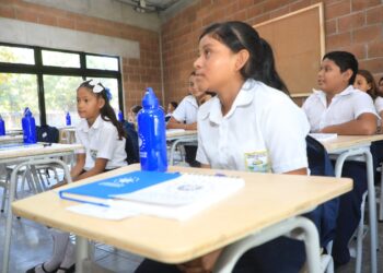 El BCIE apoyará la remodelación de 52 escuelas de siete departamentos