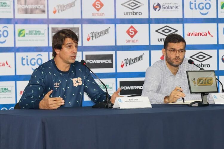 Diogo Gama, director de selecciones nacionales y Jaime Foutuño Vidal, director de desarrollo de negocio en The Coaches Voice. Foto: Fesfut.