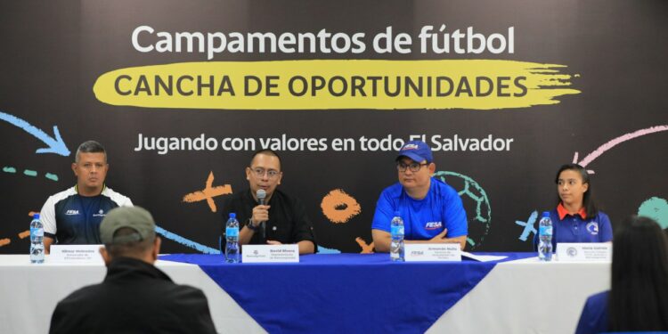 Fesa y Banco Agrícola anunciaron el desarrollo de la 4a. edición del Torneo Cancha de Oportunidades. Fotos/Diego García