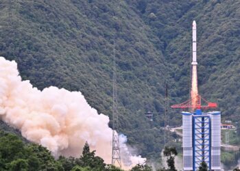 China y Francia lanzan un satélite para conocer mejor el universo