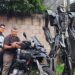 Explorador argentino deja su obra de arte en material reciclado en San Miguel