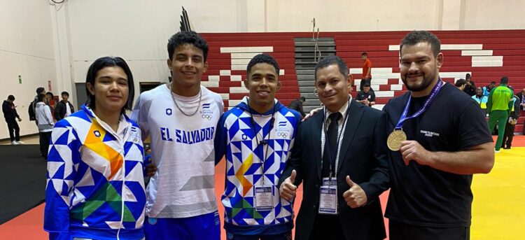 Diego Turcios (extremo derecho) ganó medalla de oro en -100 Kg, en el Panamericano Open de Lima 2024. Fotos/Fesajudo