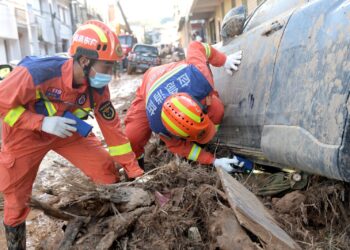 Respuesta. Los equipos de emergencia se desplegaron en las zonas afectadas por las intensas lluvias.