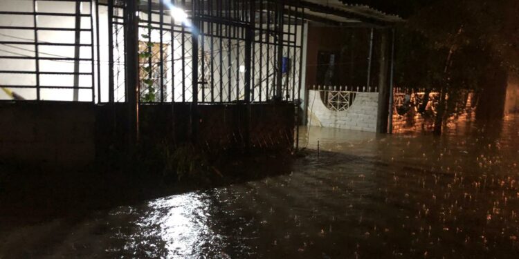 casa inundada santa Rosa de Lima