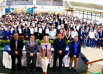 Más de 400 becarios obtuvieron su título en carreras técnicas