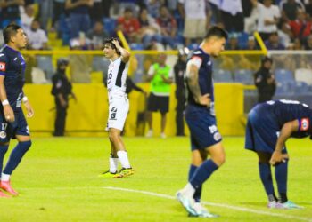 Ya lo habían confirmado los jugadores y ahora FAS publica sus nombres en la lista de bajas