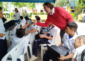 El Gobierno instala internet satelital gratis en La Paz Este