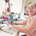 La diseñadora salvadoreña que viste a las mujeres para eventos especiales