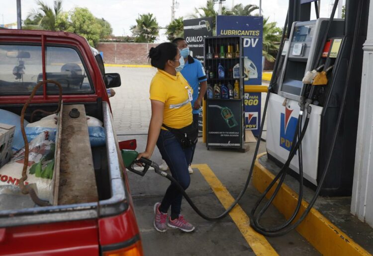 Los subsidios a los combustibles representaron $3,265 millones en 2023. Foto / Agencias.