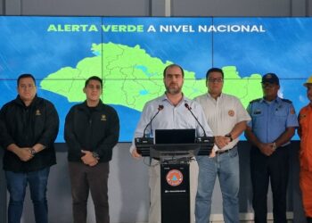 Gobierno se activa ante emergencias por lluvias y decreta alerta verde para todo el país