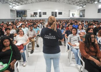 Integración capacita a más de 1,000 jóvenes aspirantes a becas universitarias