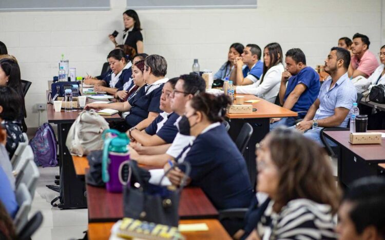 En la jornada formativa participa personal de enfermería de diferentes unidades de salud. Foto: Minsal.