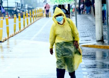 Gobierno eleva a alerta roja por lluvias en todo El Salvador
