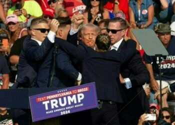 El secretario de Seguridad Nacional de EE.UU., Alejandro Mayorkas, integra panel independiente para revisar el intento de asesinato de Trump