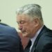 Juicio de Alec Baldwin por homicidio involuntario es anulado por supresión de pruebas