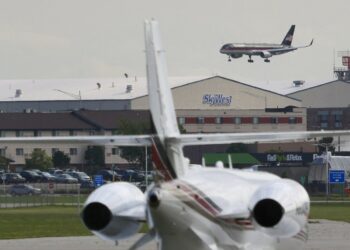 Aerolíneas prevén el doble de pasajeros de aquí a 20 años