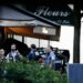 Un auto embiste la terraza de un restaurante en París y deja un muerto y seis heridos