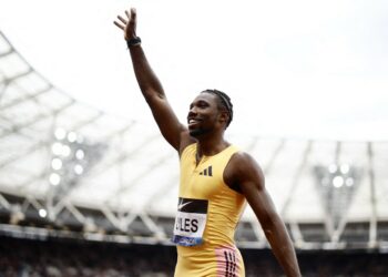 Lyles gana los 100 metros en Londres con 9.81, su mejor marca personal