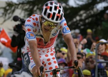 Richard Carapaz es elegido súper-combativo del Tour de Francia 2024