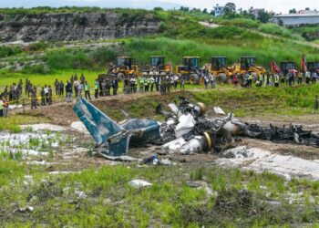 Dieciocho personas murieron en accidente de avión en Nepal y sólo el piloto sobrevivió