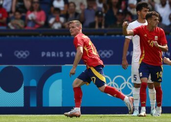 España sufre pero vence a Uzbekistán en estreno olímpico en París