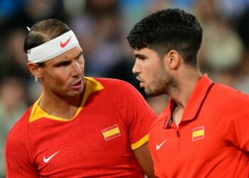 Los favoritos pasean en un arranque del tenis de París golpeado por la lluvia