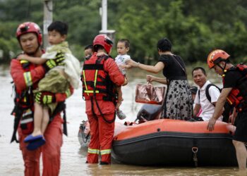 Al menos siete muertos dejan lluvias torrenciales en centro de China