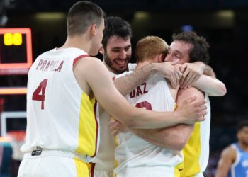 España sobrevive a Antetokounmpo y renace en el torneo de básquet masculino de París 2024