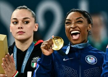 Simone Biles conduce a EE. UU. al oro por equipos en gimnasia de París 2024