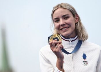La francesa Beaugrand gana el triatlón femenino, primera prueba olímpica en el Sena