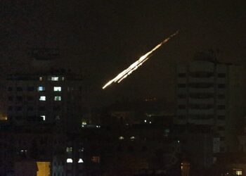 Gobierno de Gaza reporta decenas de muertos en bombardeos israelíes en el sur