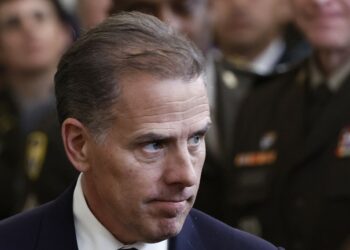 Hijo de Biden retira demanda contra Fox News por usar imágenes de él desnudo