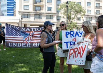 Ataque armado contra Donald Trump genera una ola de apoyo hacia su candidatura