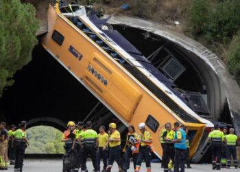 Un aparatoso accidente de autobús en Cataluña causa decenas de heridos