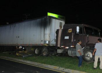 Rastra provoca múltiple accidente en el bulevar Los Próceres