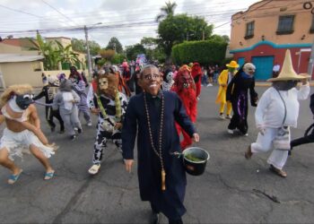 El sector comercio se unió a las fiestas julianas con desfile